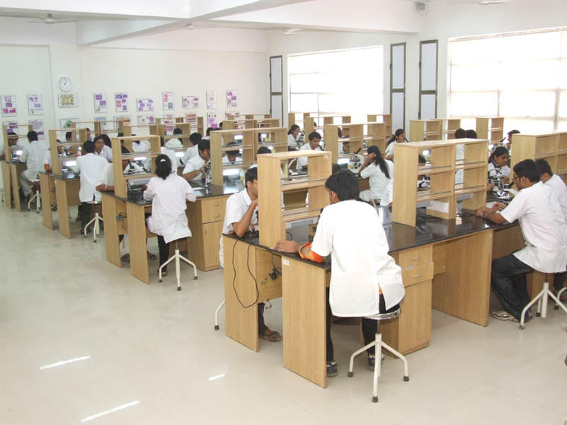 Gujarat Adani Institute of Medical Sciences Kachchh College Facilities photo 7